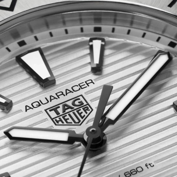 TAG Heuer Aquaracer Professional 200 - Goldfinger