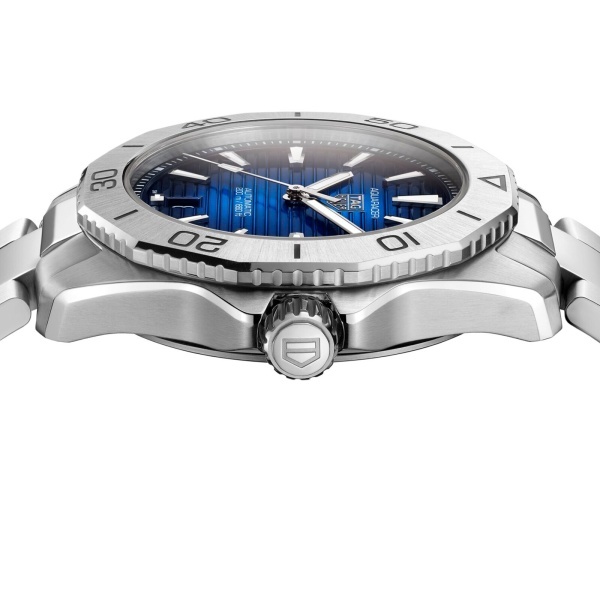 TAG Heuer Aquaracer Professional 200 - Goldfinger