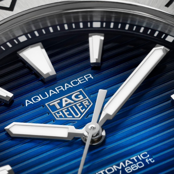 TAG Heuer Aquaracer Professional 200 - Goldfinger