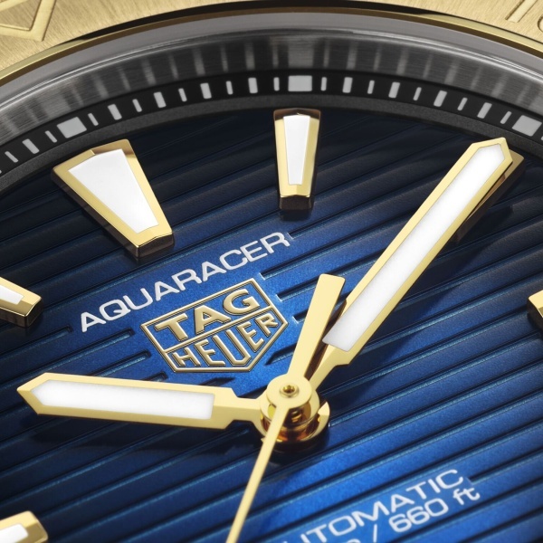 TAG Heuer Aquaracer Professional 200 - Goldfinger