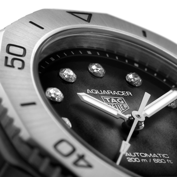 TAG Heuer Aquaracer Professional 200 Date - Goldfinger