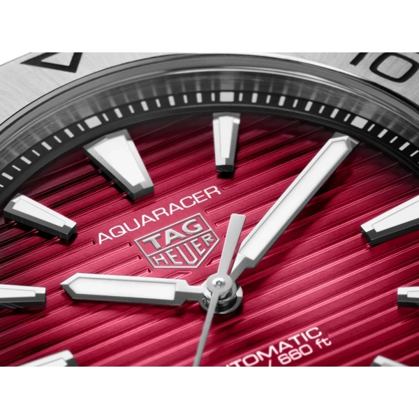 TAG Heuer Aquaracer Professional 200 - Goldfinger