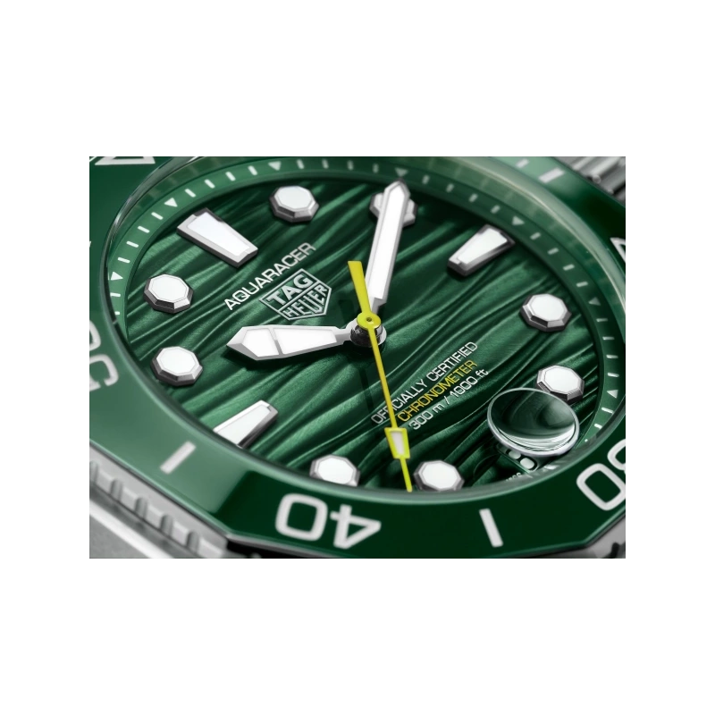 TAG Heuer Aquaracer Professional 300 GMT - Goldfinger